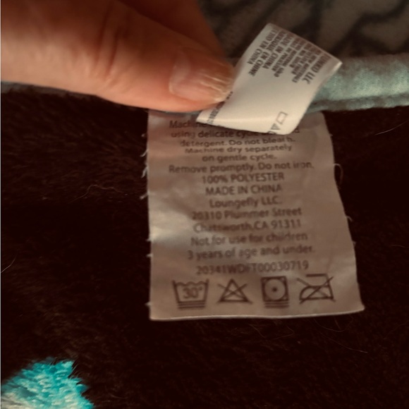 Disney Haunted Mansion Hitchhiking Ghosts Fleece Throw Blanket - Picture 6 of 6